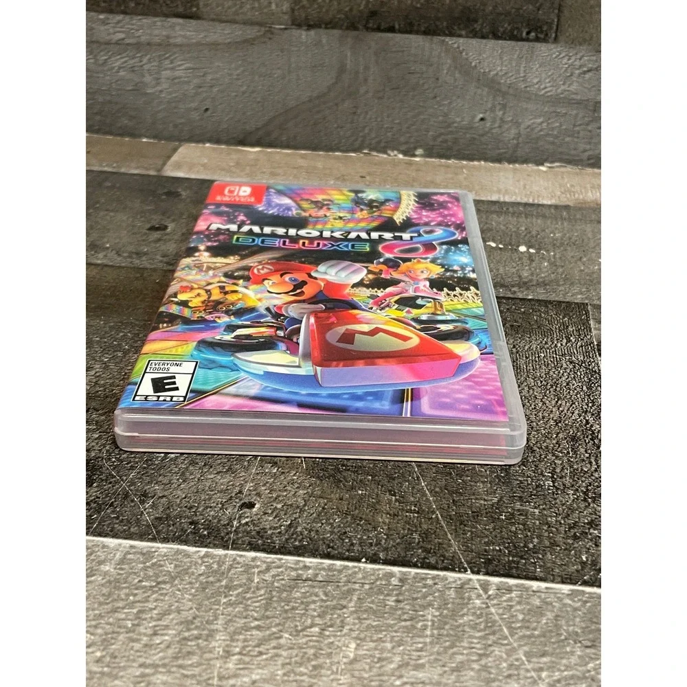 Mario Kart 8 Deluxe Nintendo Switch Physical Game HAC-P-AABPA Original Case